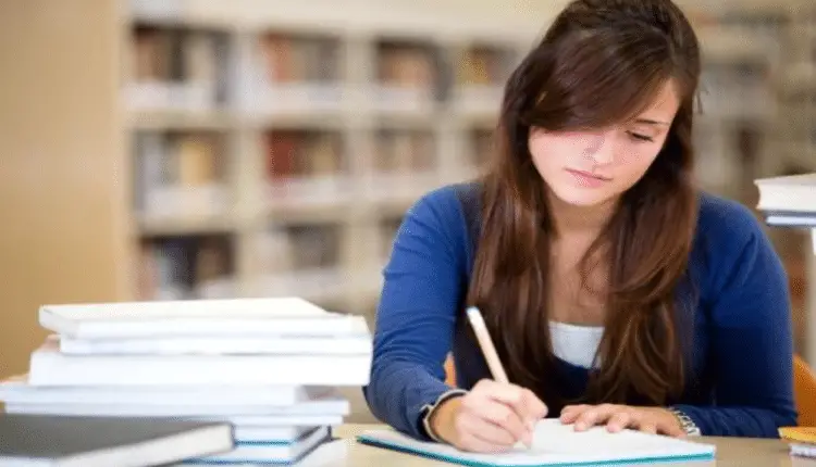 Bourse Université Aix-Marseille pour Doctorat en France 